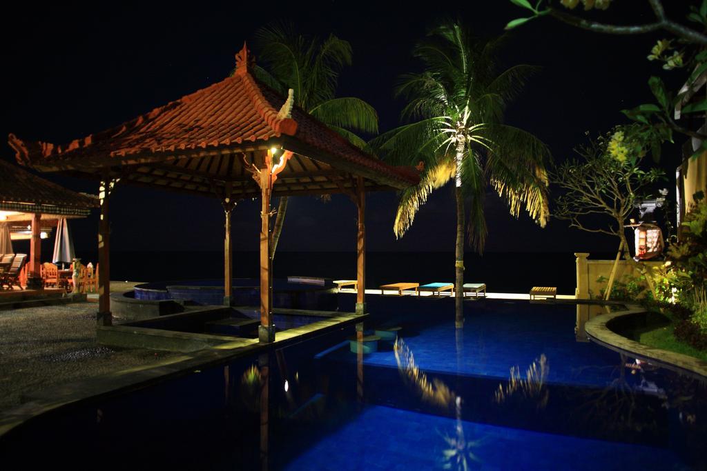 Paradise Palm Beach Bungalows And Dive Center Tulamben Esterno foto