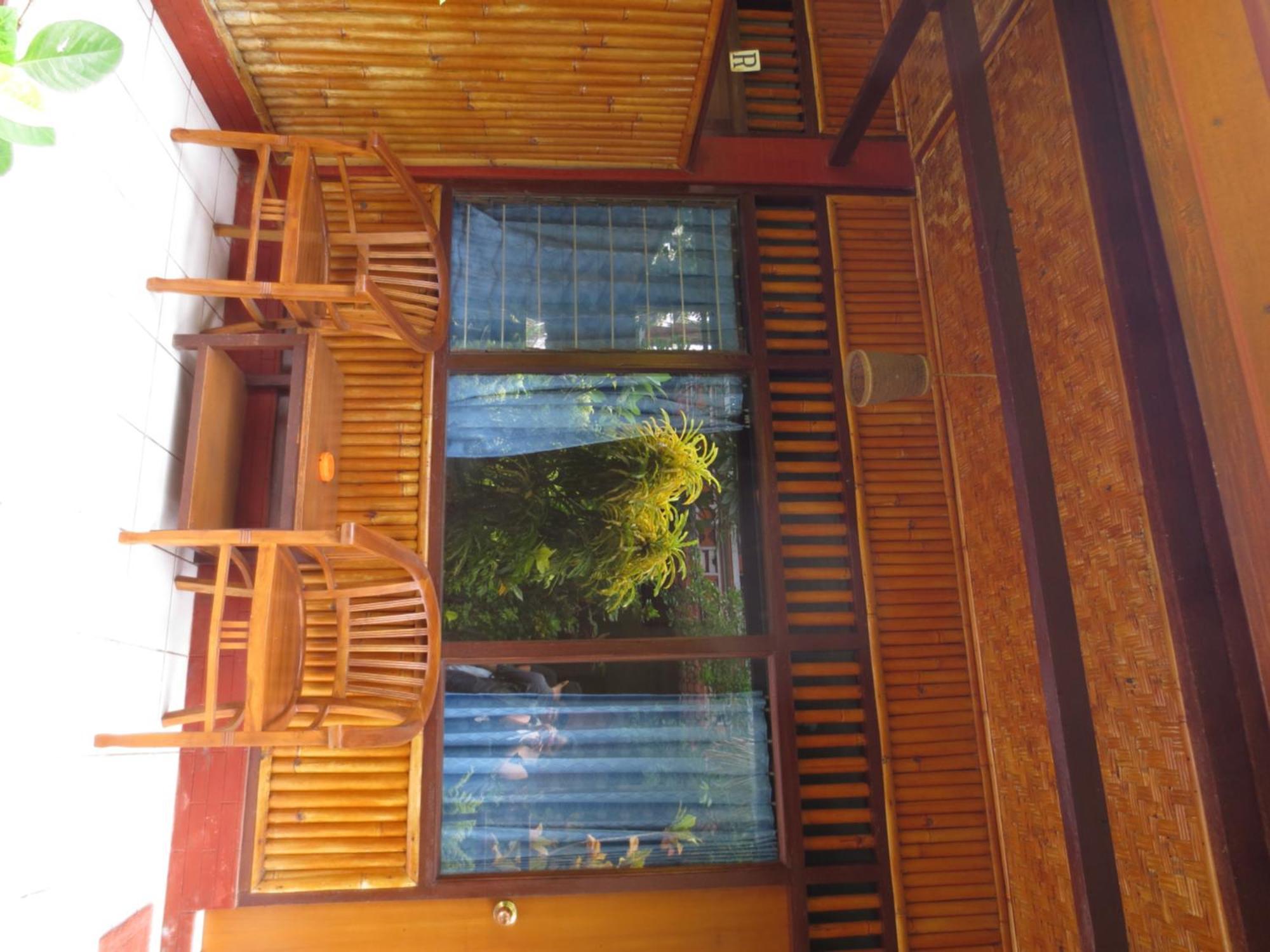 Paradise Palm Beach Bungalows And Dive Center Tulamben Esterno foto