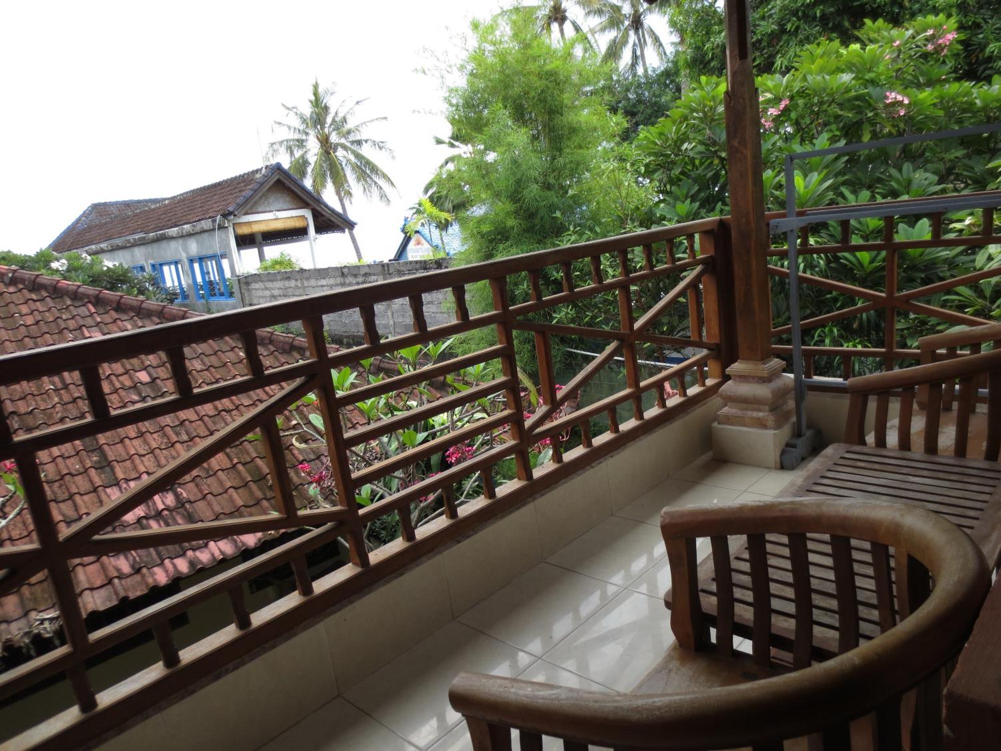 Paradise Palm Beach Bungalows And Dive Center Tulamben Esterno foto