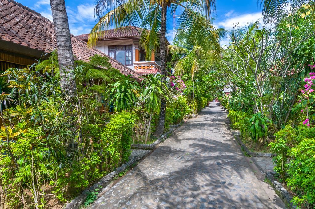 Paradise Palm Beach Bungalows And Dive Center Tulamben Esterno foto